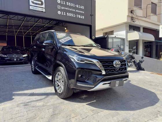 TOYOTA HILUX SW4 2.8 D-4D TURBO DIESEL SRX 4X4 AUTOMÁTICO